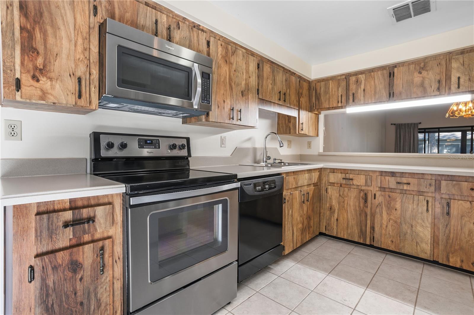 LAKE OF THE WOODS SEC 05 TWNHS - Residential