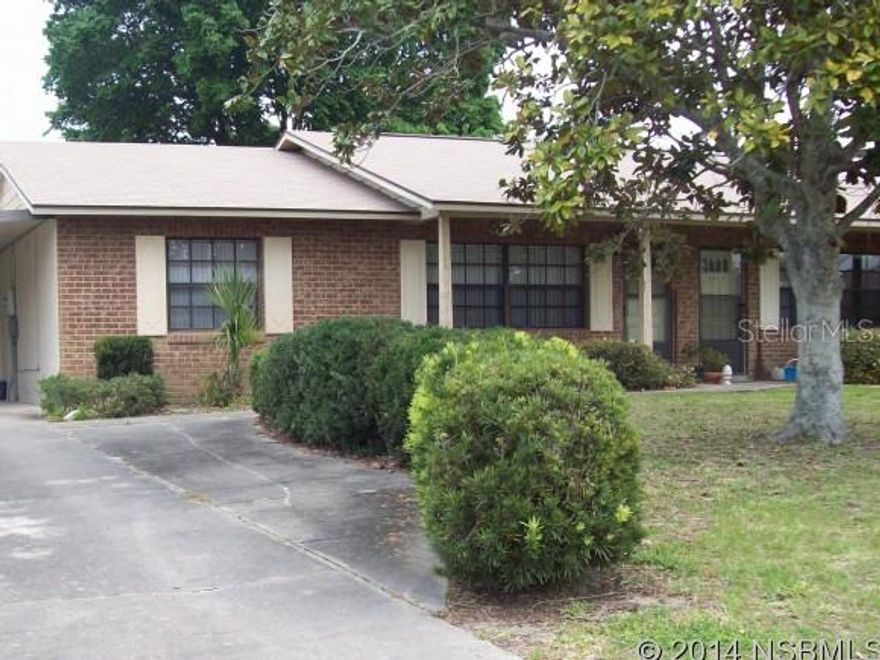 TOTALLY RENOVATED, CARPET & PAINT HALF DUPLEX IN PELICAN COVE WEST ON LARGE CORNER LOT. CLOSE TO SHOPPING AND RESTAURANTS. LARGE FLORIDA ROOM WITH  WASHER & DRYER HOOK-UP. CARPORT WITH EXTRA STORAGE AREA. NICE COMMUNITY WITH ASSOCIATION AND POOL AVAILABLE.  GREAT STARTER OR RETIREMENT HOME. ;Water: City