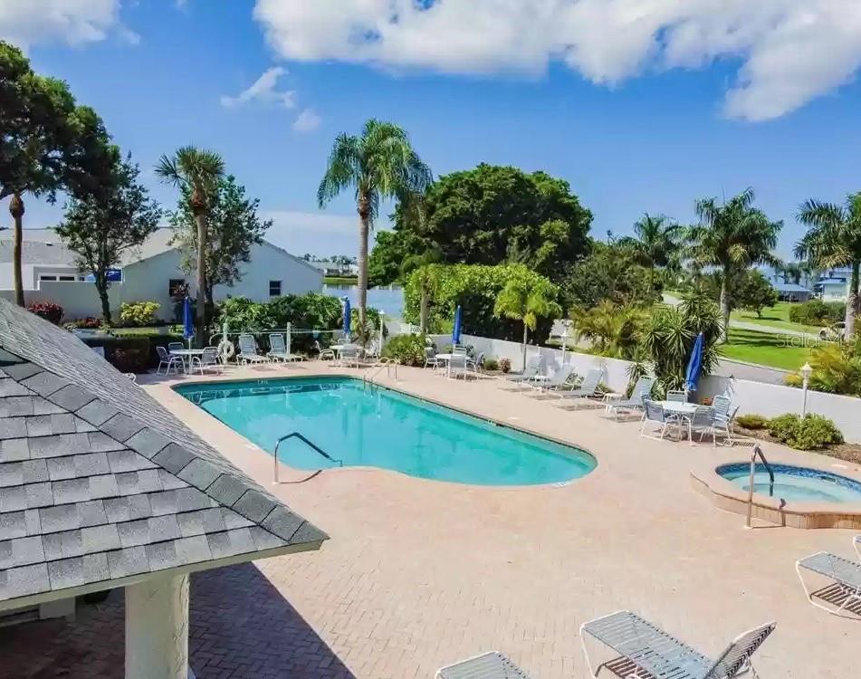 SPOONBILL COURTYARD HOMES AT PERICO BAY - Residential Lease