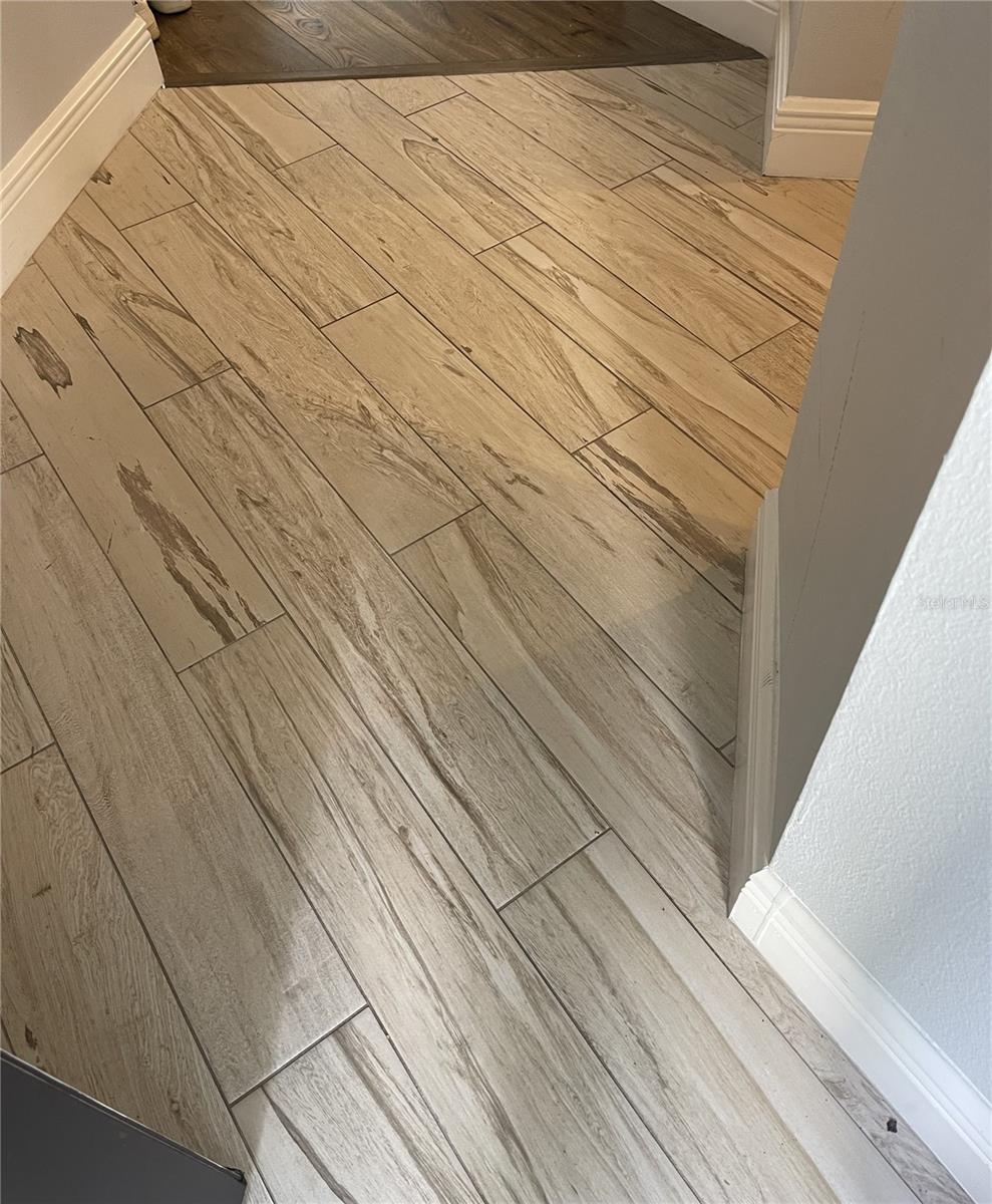 LAKES WINDERMERE PH 01 49 108 - Residential