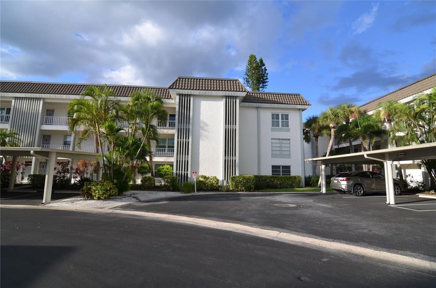 2025 WINTER RENTAL- Available Oct 1, 2025- May 24, 2026. Talk about the perfect beach place. Intercoastal view and private easy access to the beach with a private beach house! Longboat Harbour Condominium Association has tennis courts, a fitness center, Kayak launching pads, docks, fishing areas, many pools, private access to the beach on the Gulf of Mexico. Marina slips MAY be available so you can bring your boat! The home was newly renovated with space and comfort in mind. The Master has a king size bed and a great view of the canal! The screened in porch overlooks the intercoastal with all its wildlife. Try out Sarasota and stay on the beach! St. Armand’s circle is nearby with world class shopping/dining and entertainment. Cleaning fee/resort taxes not included. Good background and credit check a must. NO PETS. NON SMOKING UNIT. Available long term (6 months) for $5,000/monthly. Vacation rental rates: October-November: $4,500; December -April: $6,500; and May: $4,500. 3-month minimum stay during peak season (December through April).