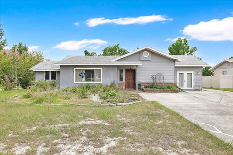 Photo of 1420 E 8th Avenue, Mount Dora, FL 32757 (MLS # O6420670)