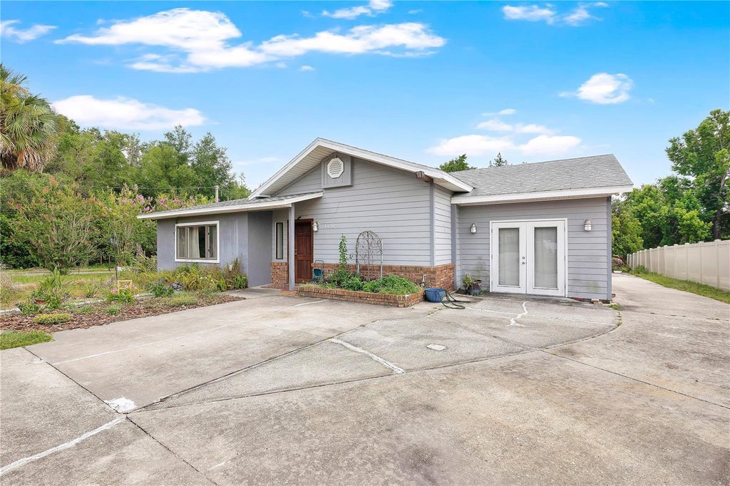 Photo of 1420 E 8th Avenue, Mount Dora, FL 32757 (MLS # O6420670)