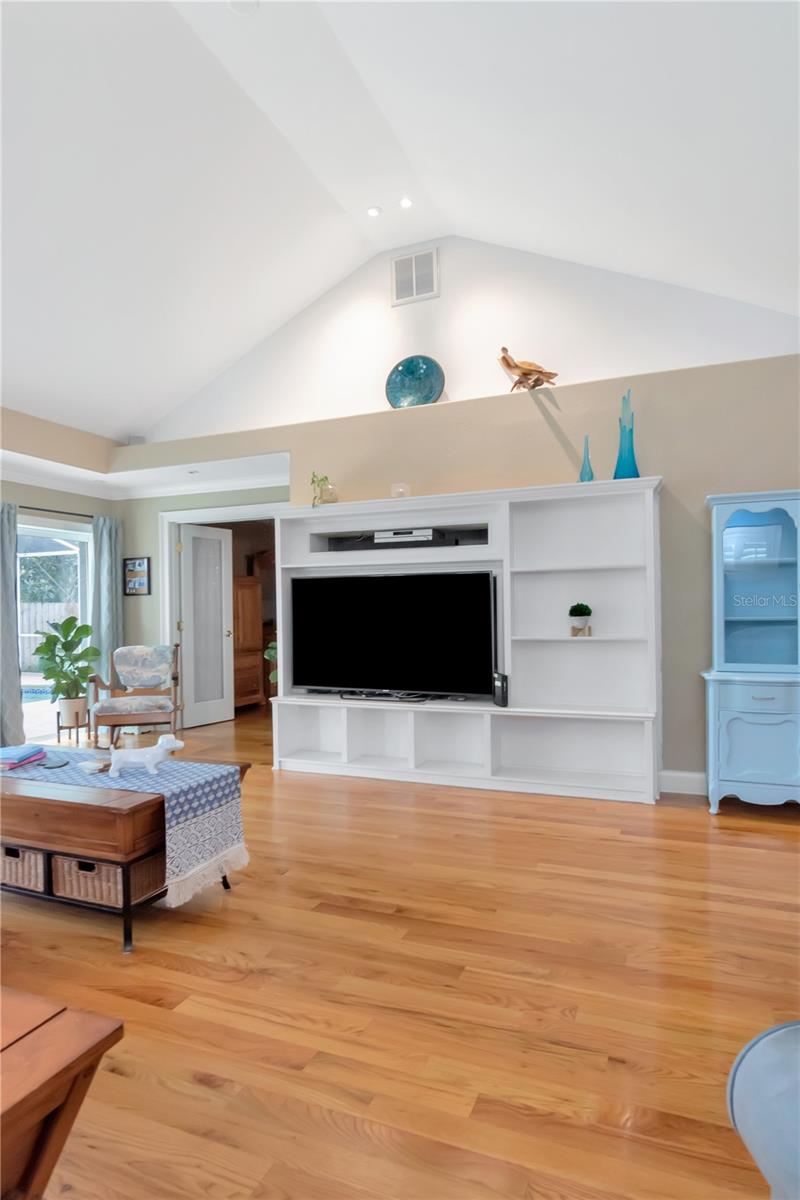 GOLFLAND OF TAMPAS NORTH SIDE - Residential