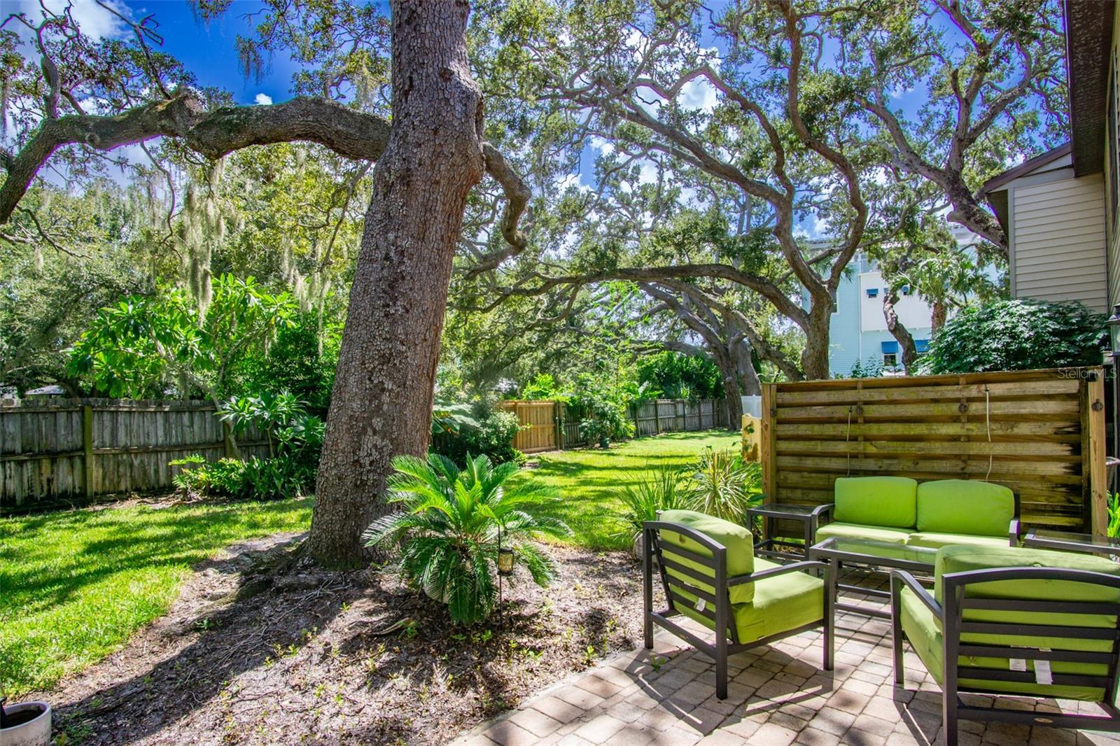 HARBOUR OAKS OF DUNEDIN CONDO - Residential