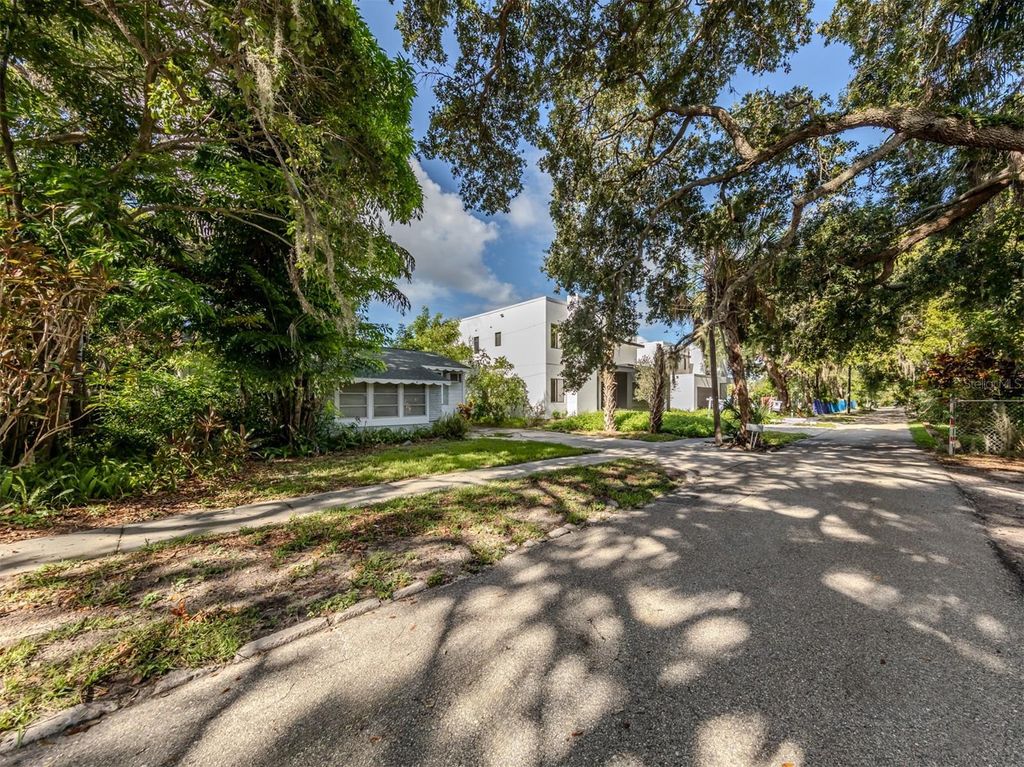 Photo of 1740 Wisconsin Lane, Sarasota, FL 34239 (MLS # N6139734)