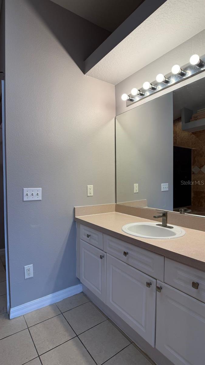 ISLAND CLUB WEST PH 02 - Residential Lease