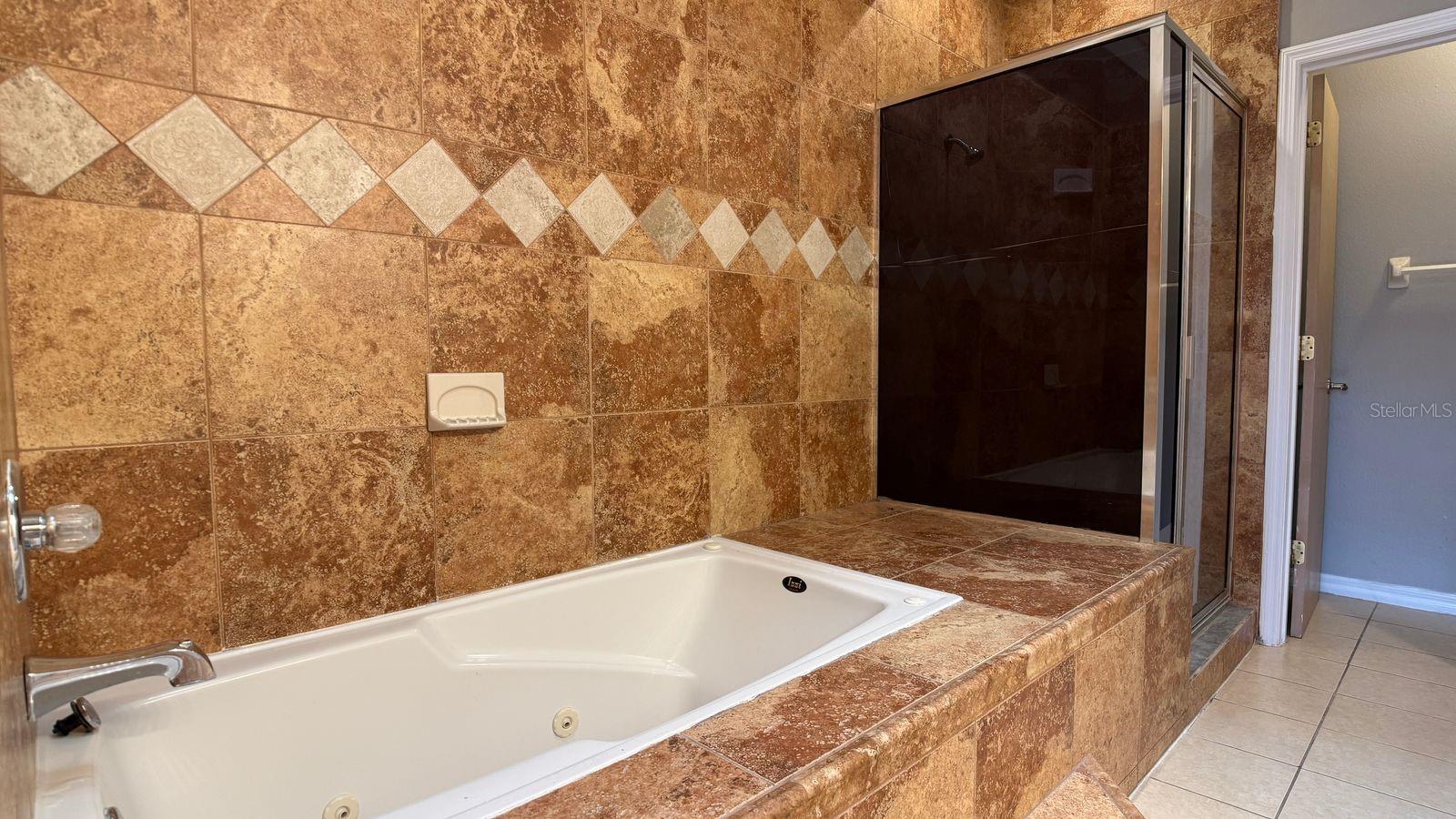 ISLAND CLUB WEST PH 02 - Residential Lease