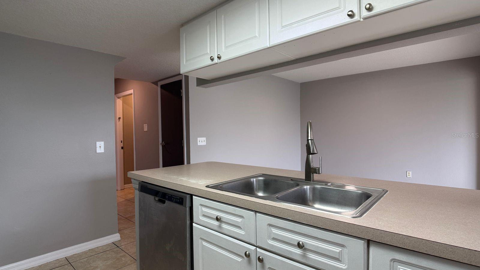 ISLAND CLUB WEST PH 02 - Residential Lease