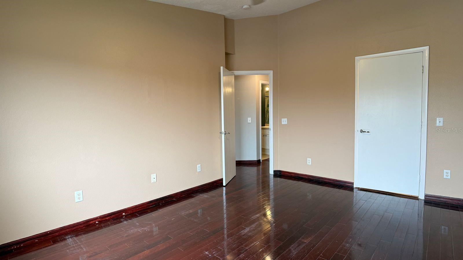 ISLAND CLUB WEST PH 02 - Residential Lease