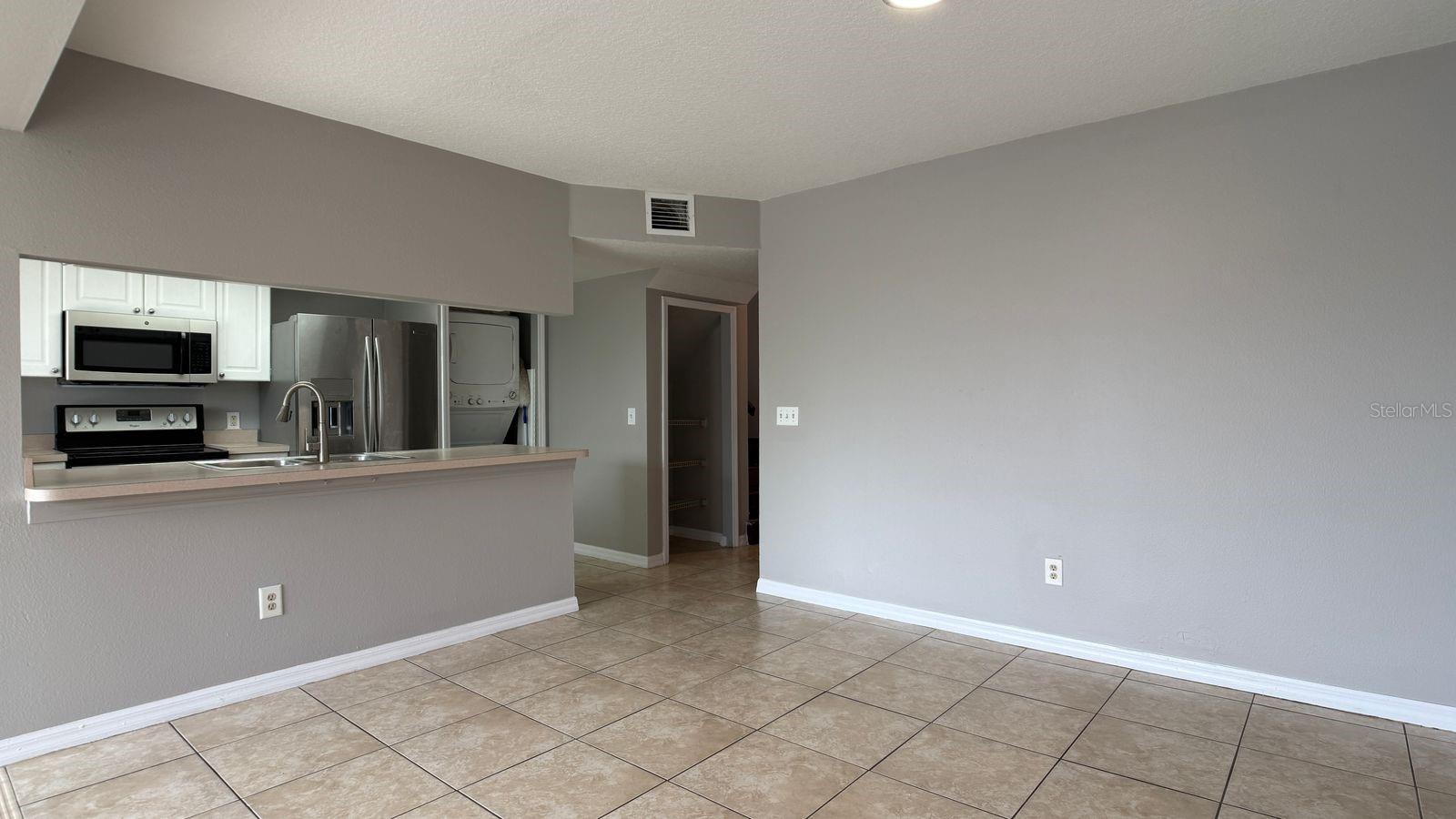 ISLAND CLUB WEST PH 02 - Residential Lease