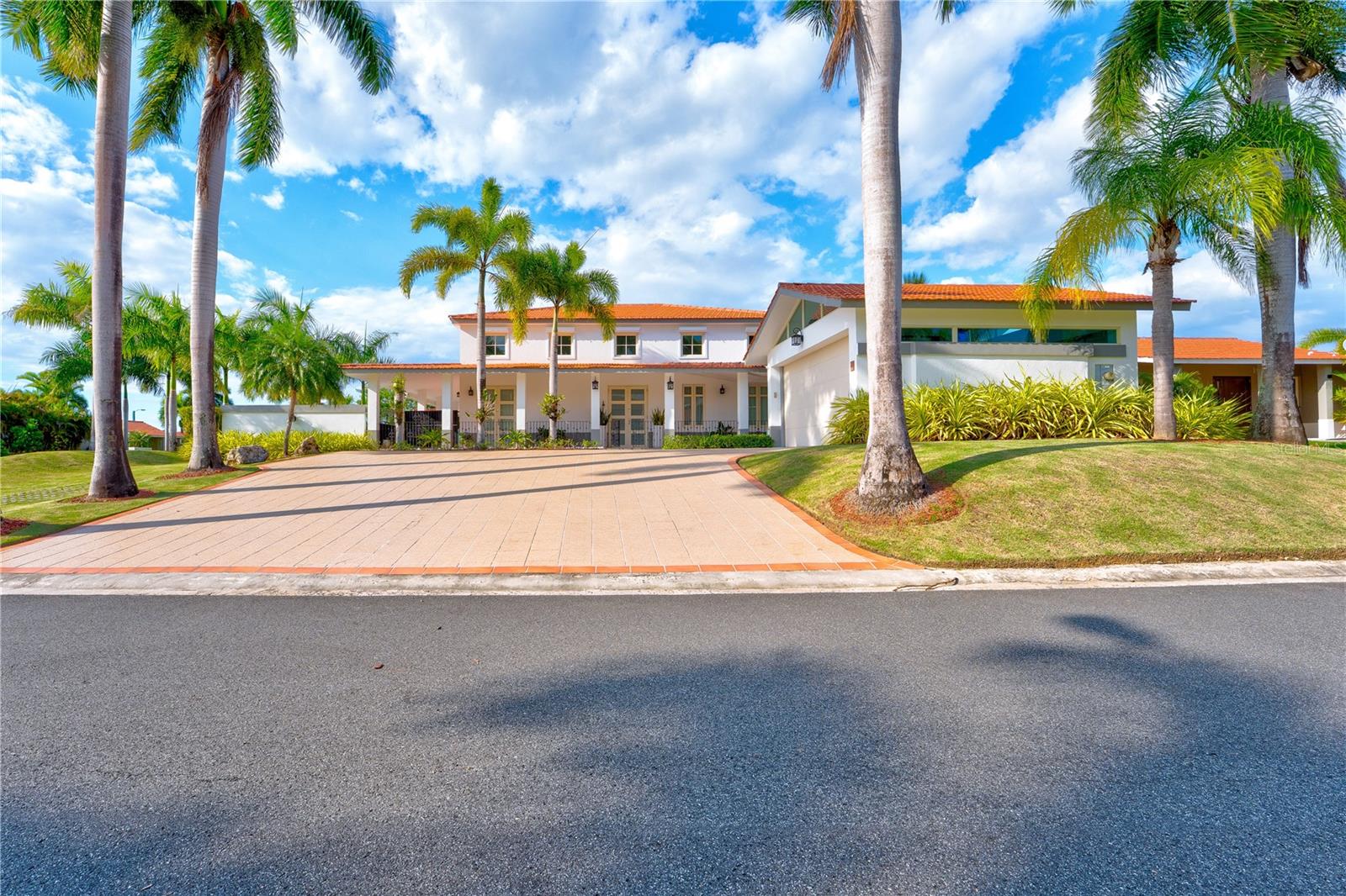SABANERA DE DORADO - Residential