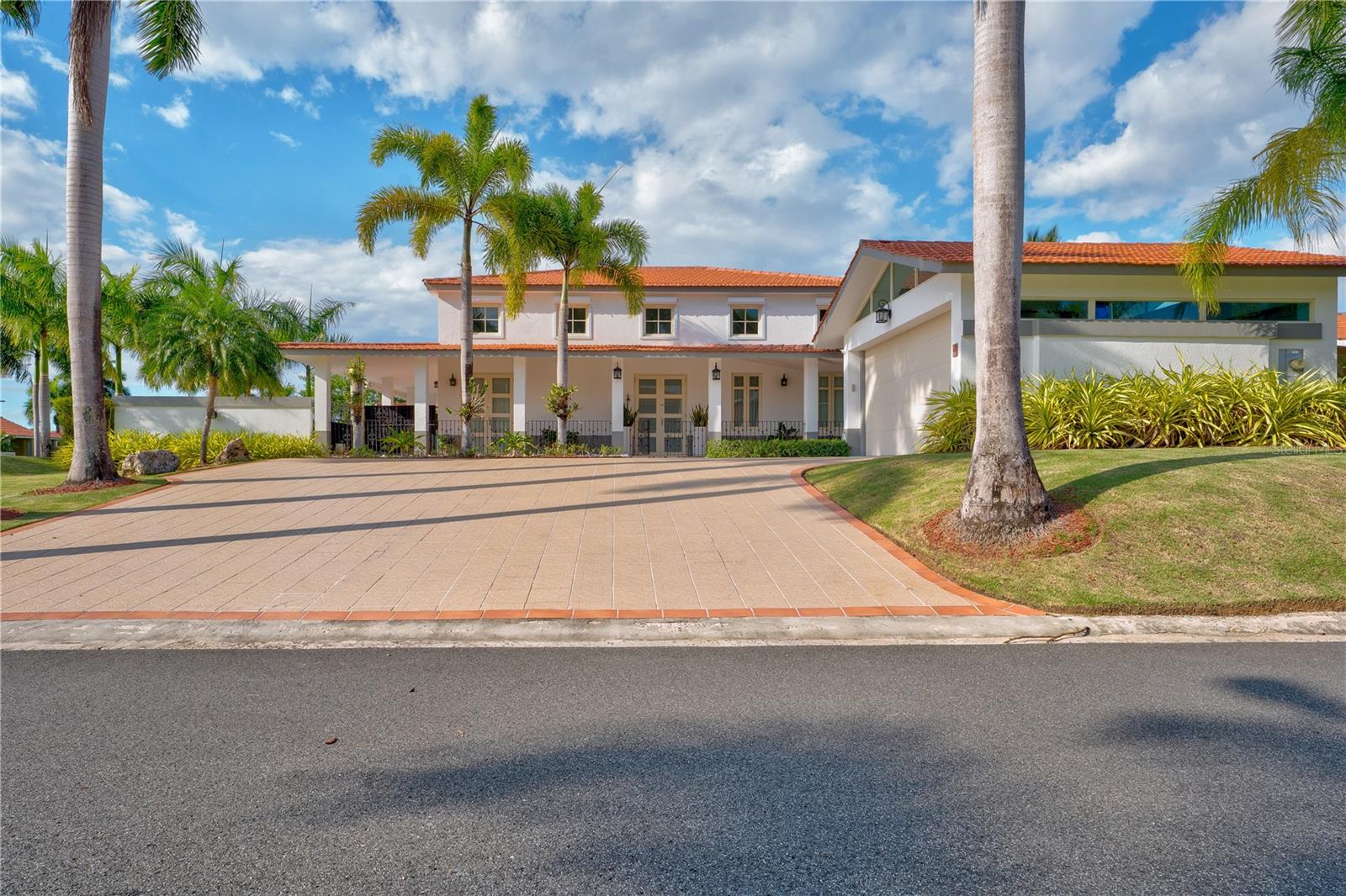 SABANERA DE DORADO - Residential