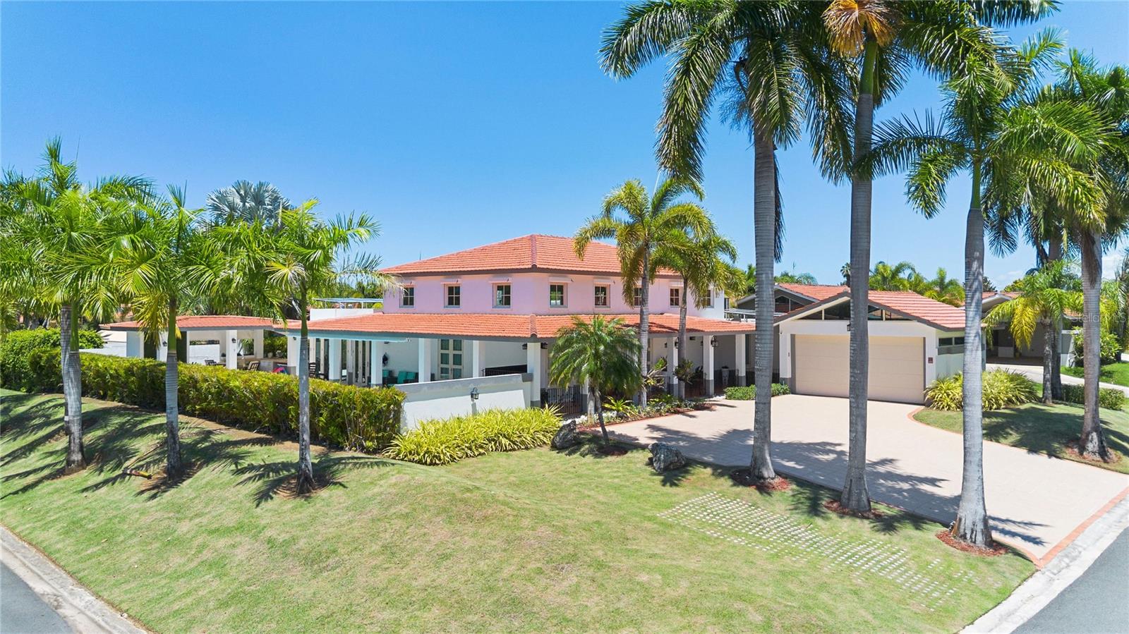 SABANERA DE DORADO - Residential