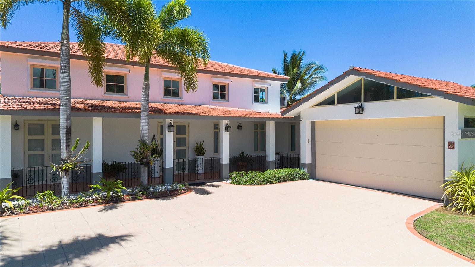 SABANERA DE DORADO - Residential