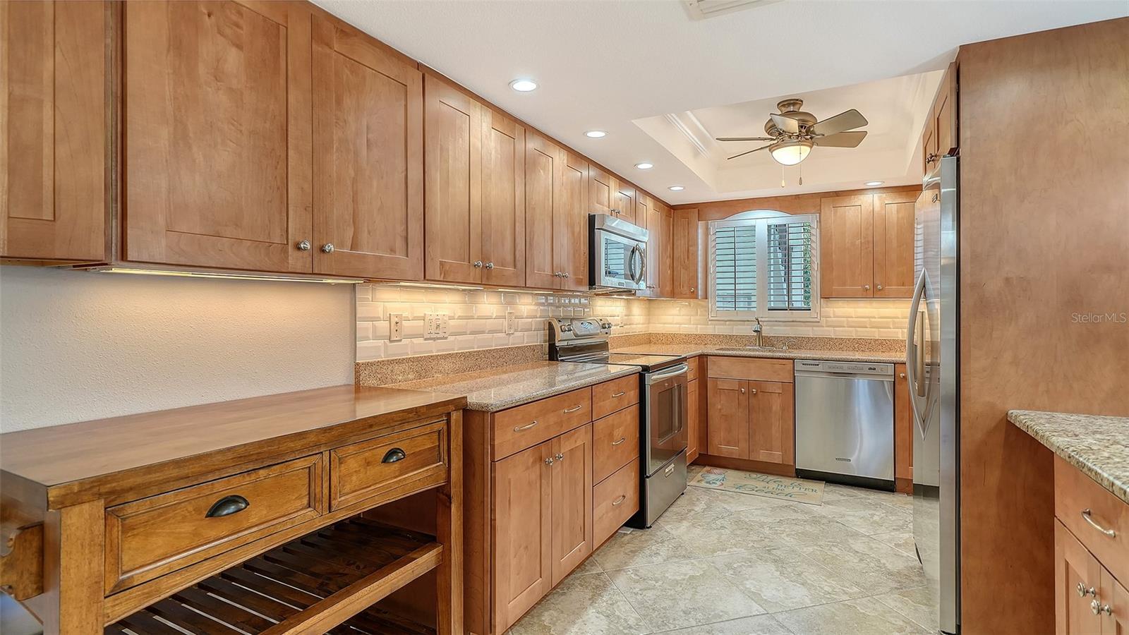 BAYWOOD COLONY SOUTHWOOD APARTMENTS - Residential