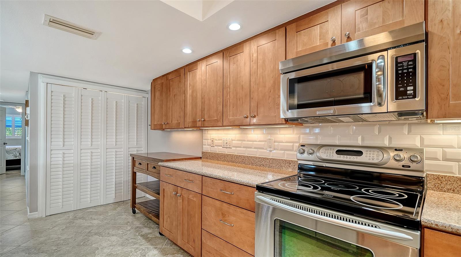 BAYWOOD COLONY SOUTHWOOD APARTMENTS - Residential