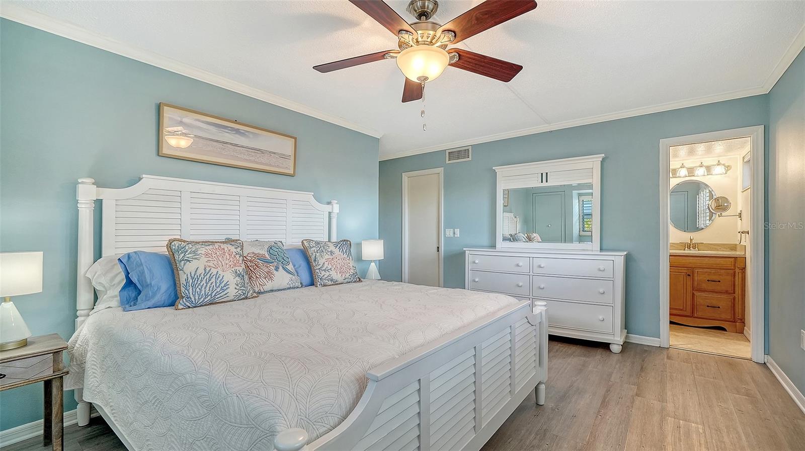 BAYWOOD COLONY SOUTHWOOD APARTMENTS - Residential