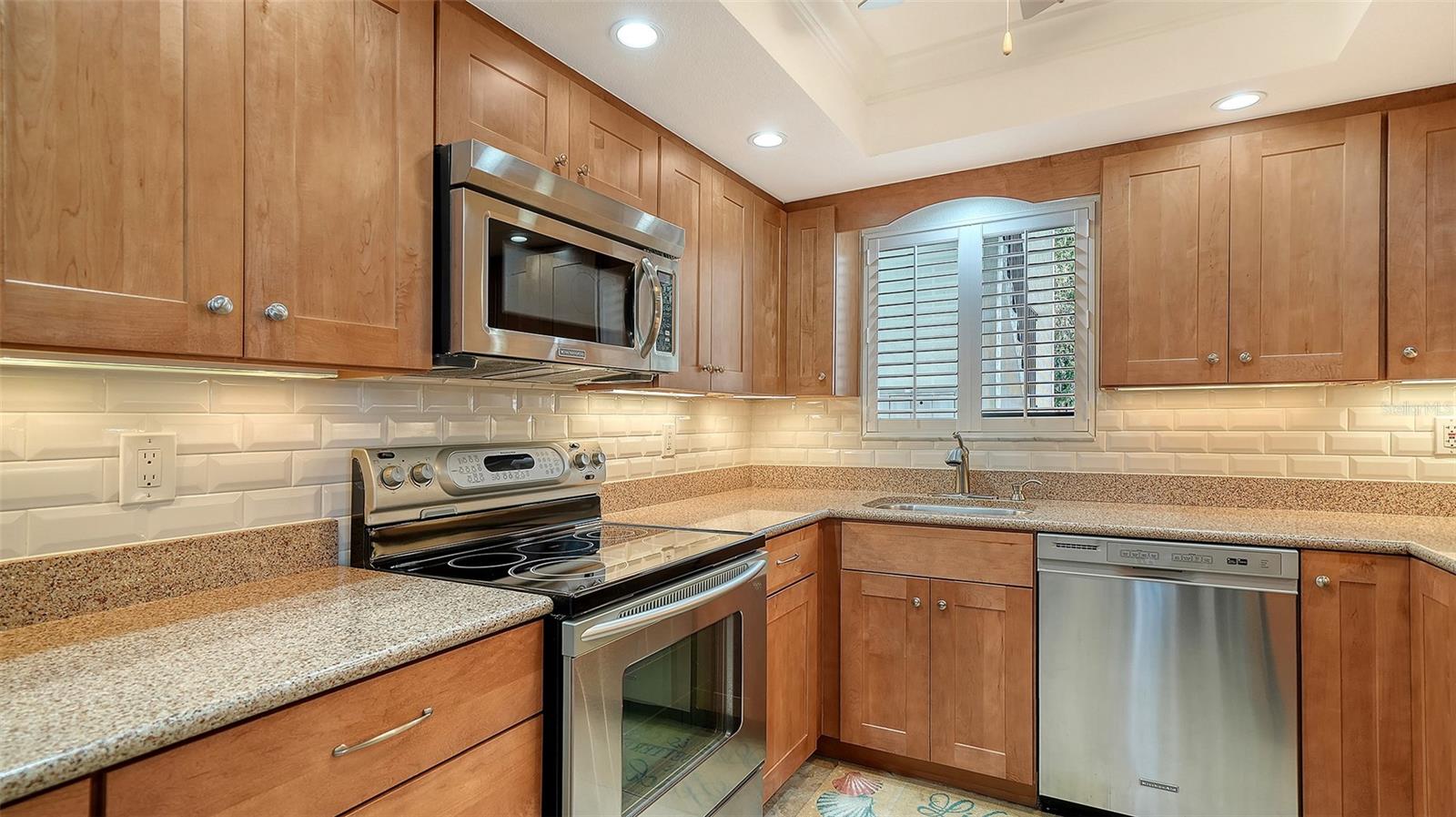 BAYWOOD COLONY SOUTHWOOD APARTMENTS - Residential