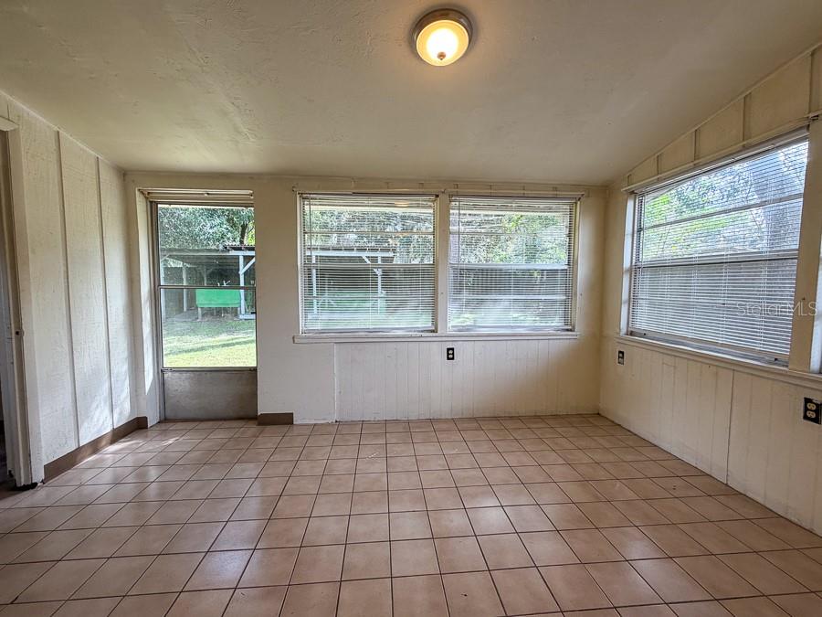 SHADY FOREST - Residential Lease