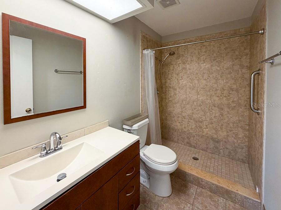 SHADY FOREST - Residential Lease