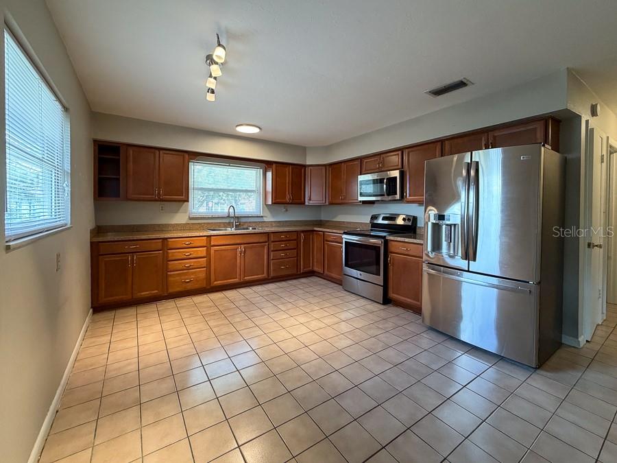 SHADY FOREST - Residential Lease