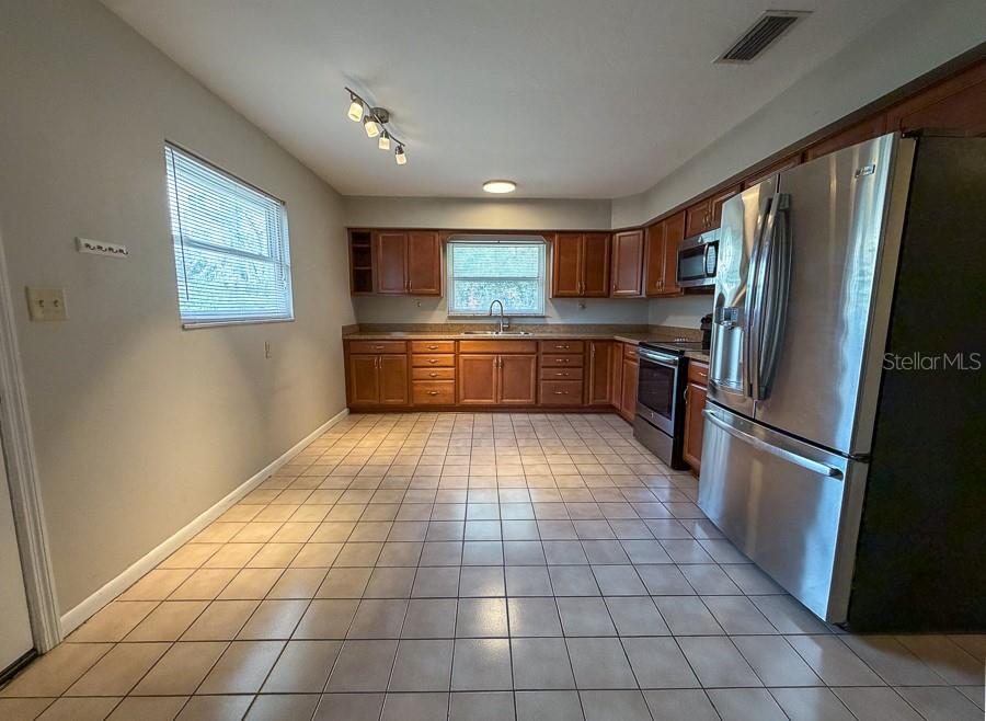 SHADY FOREST - Residential Lease