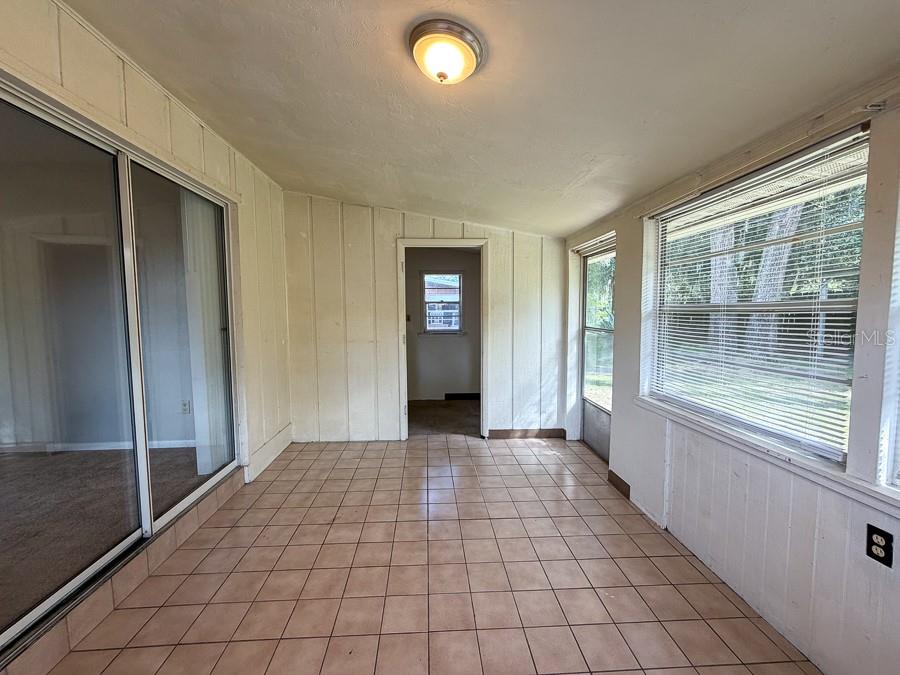 SHADY FOREST - Residential Lease