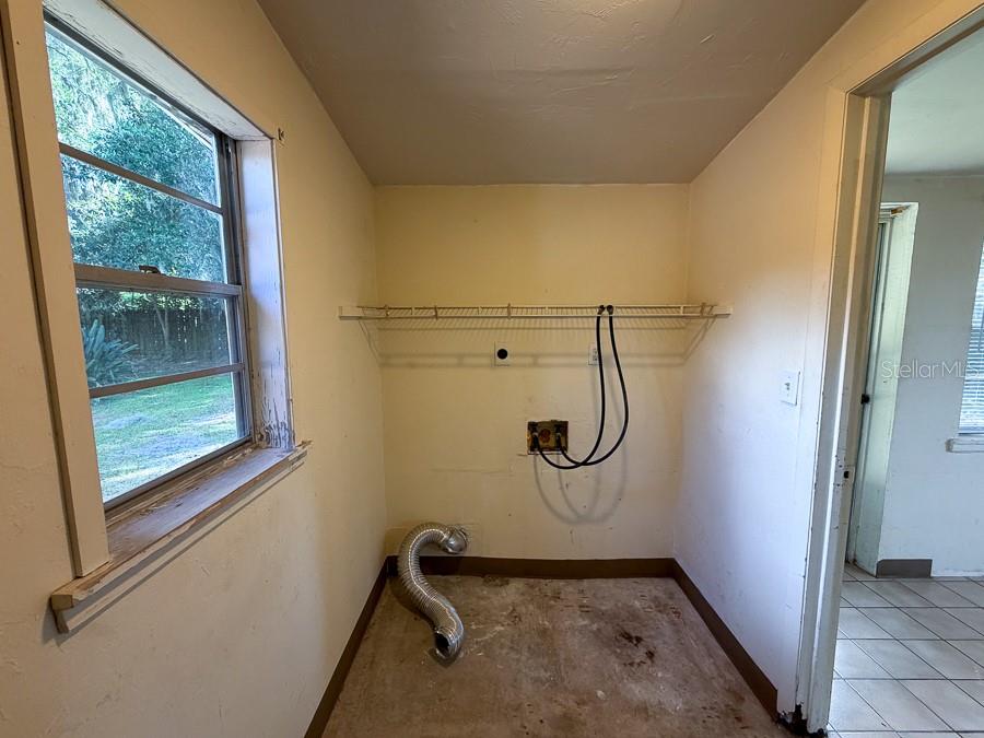 SHADY FOREST - Residential Lease