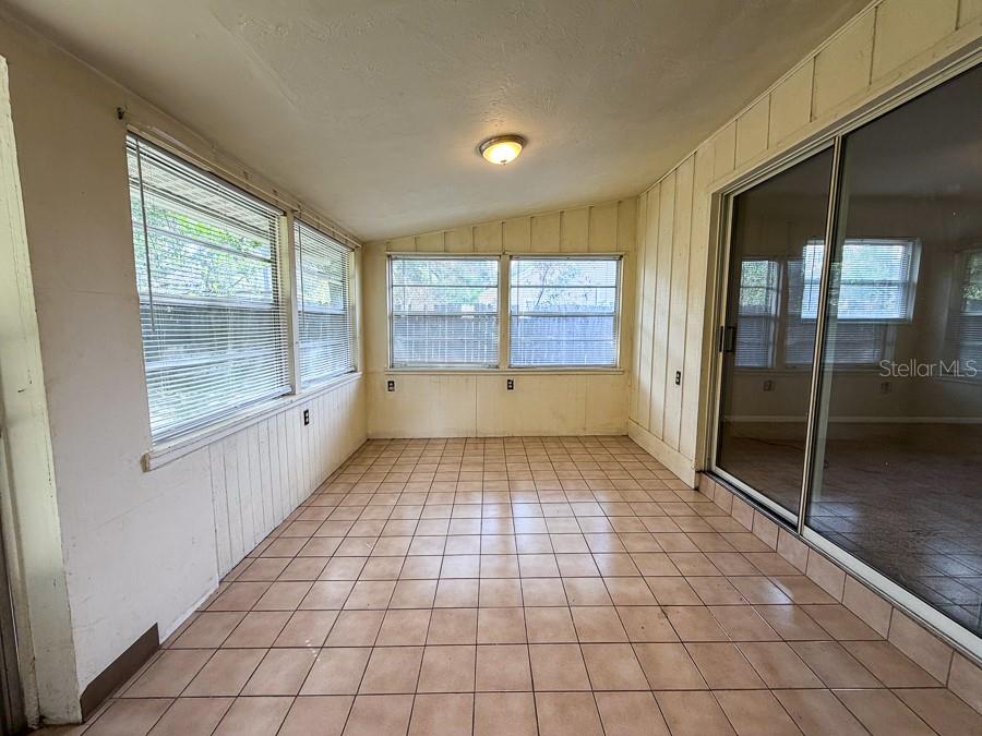 SHADY FOREST - Residential Lease