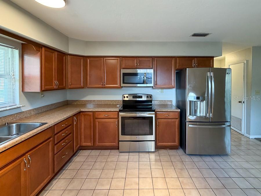 SHADY FOREST - Residential Lease