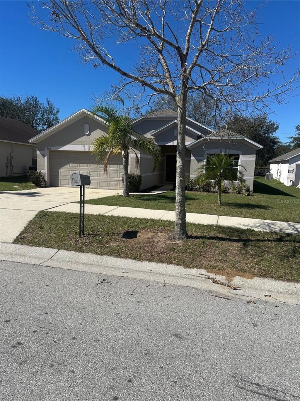 Photo of 2004 Newtown Road, Groveland, FL 34736 (MLS # G5105029)