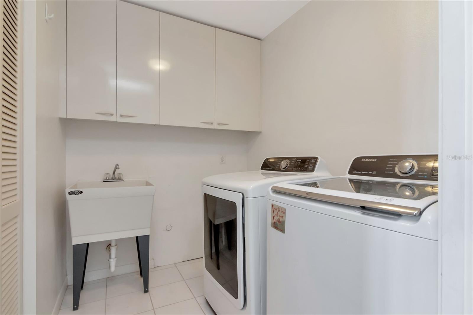 ULTIMAR THREE CONDO - Residential