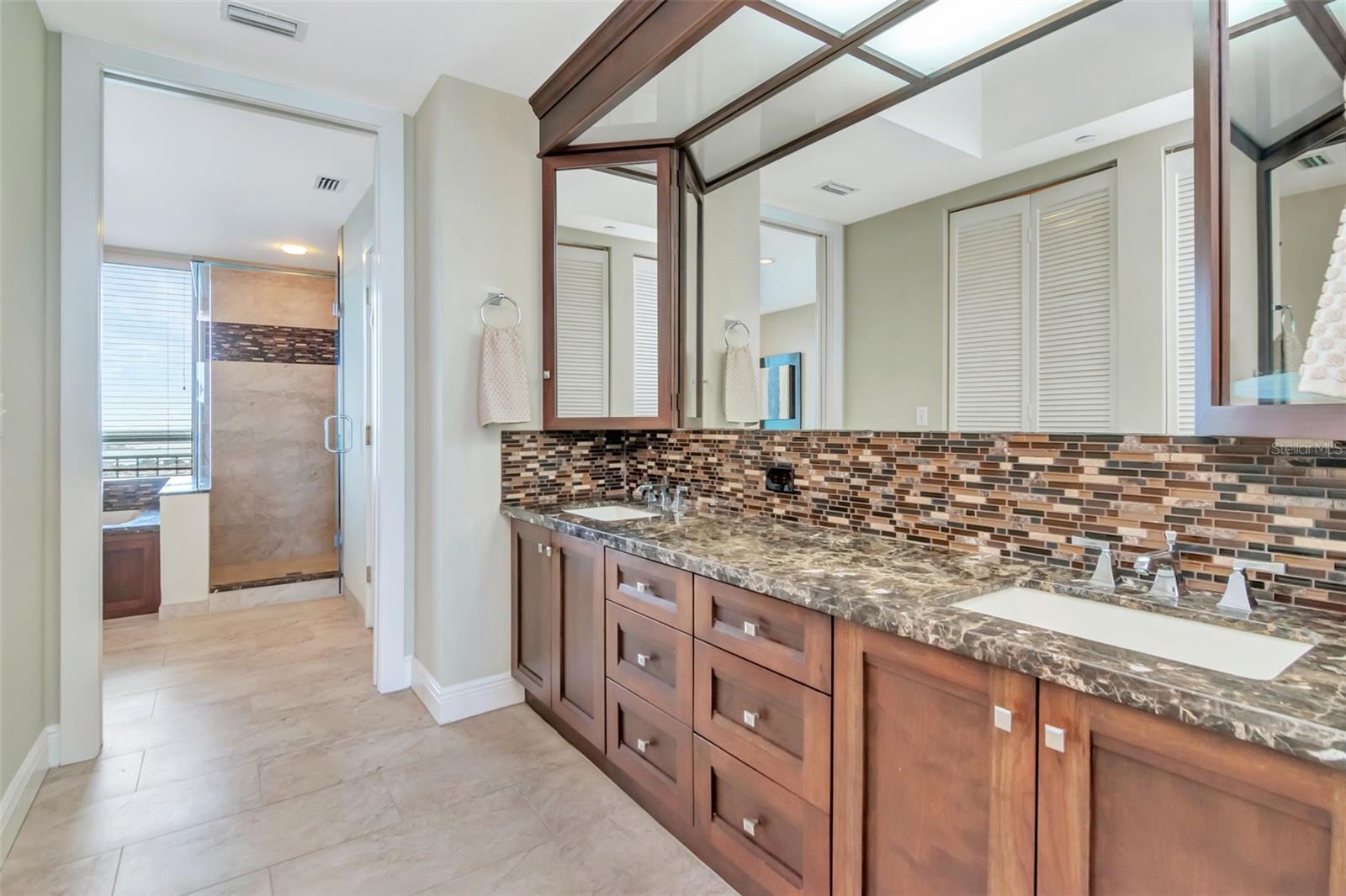 ULTIMAR THREE CONDO - Residential