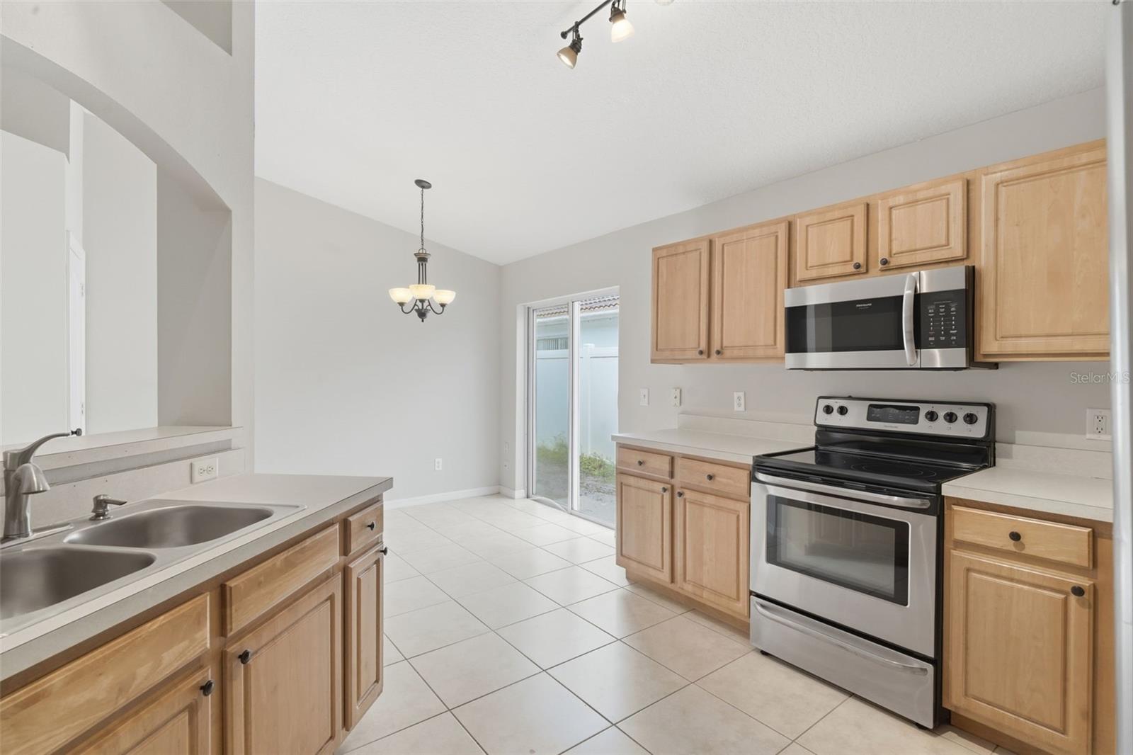 TUSCANY POINTE PH 01 - Residential