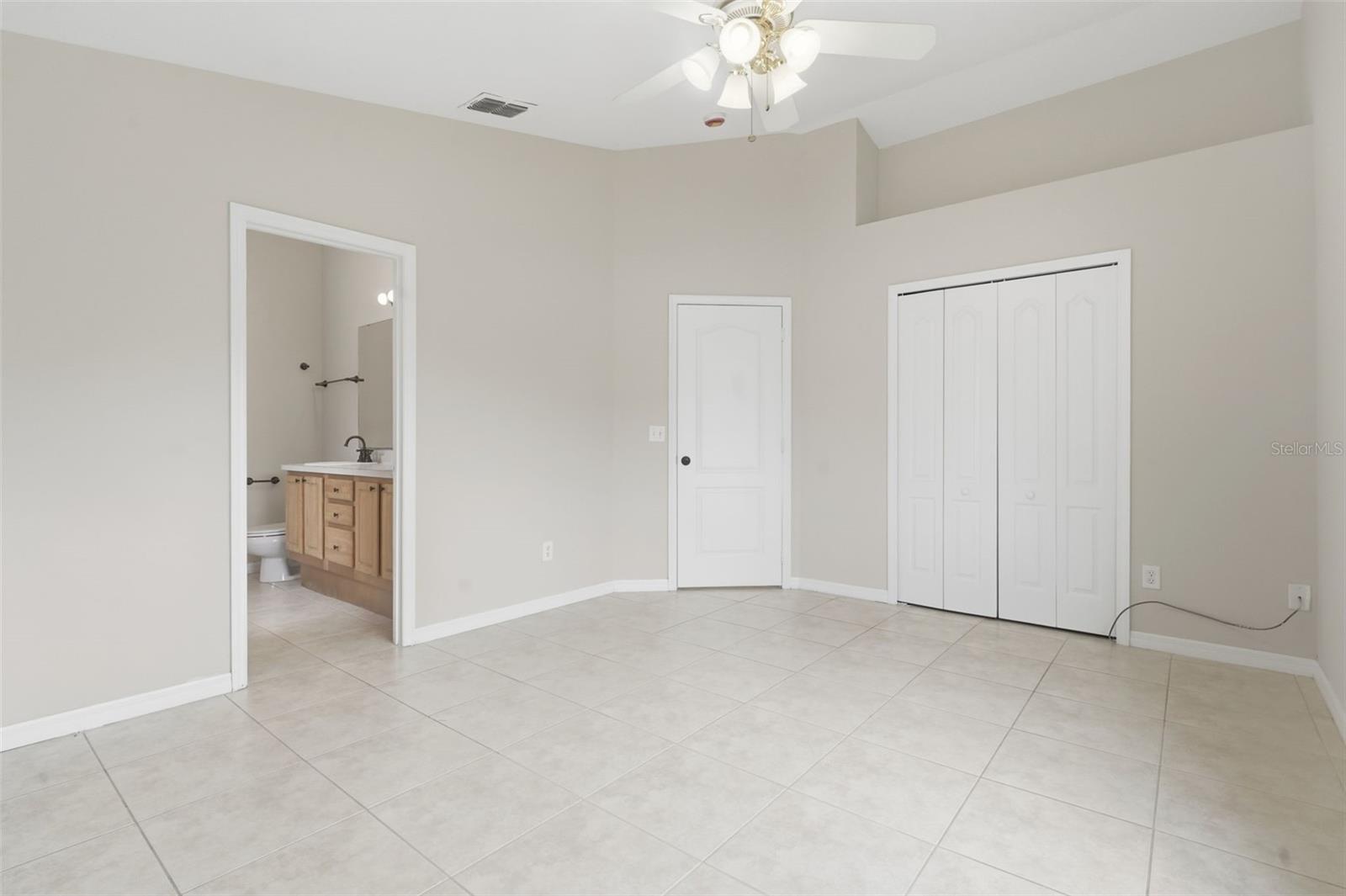 TUSCANY POINTE PH 01 - Residential