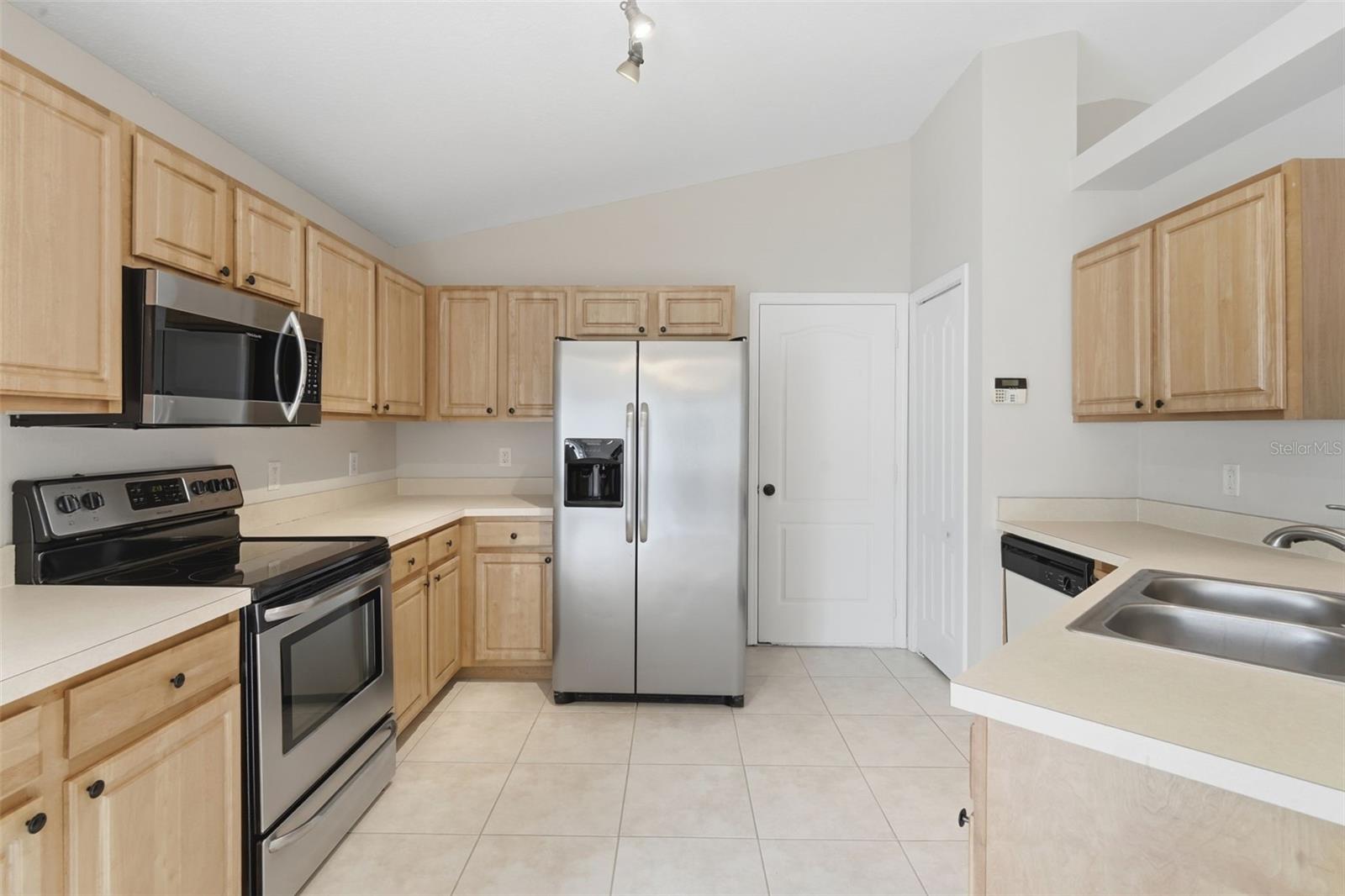 TUSCANY POINTE PH 01 - Residential