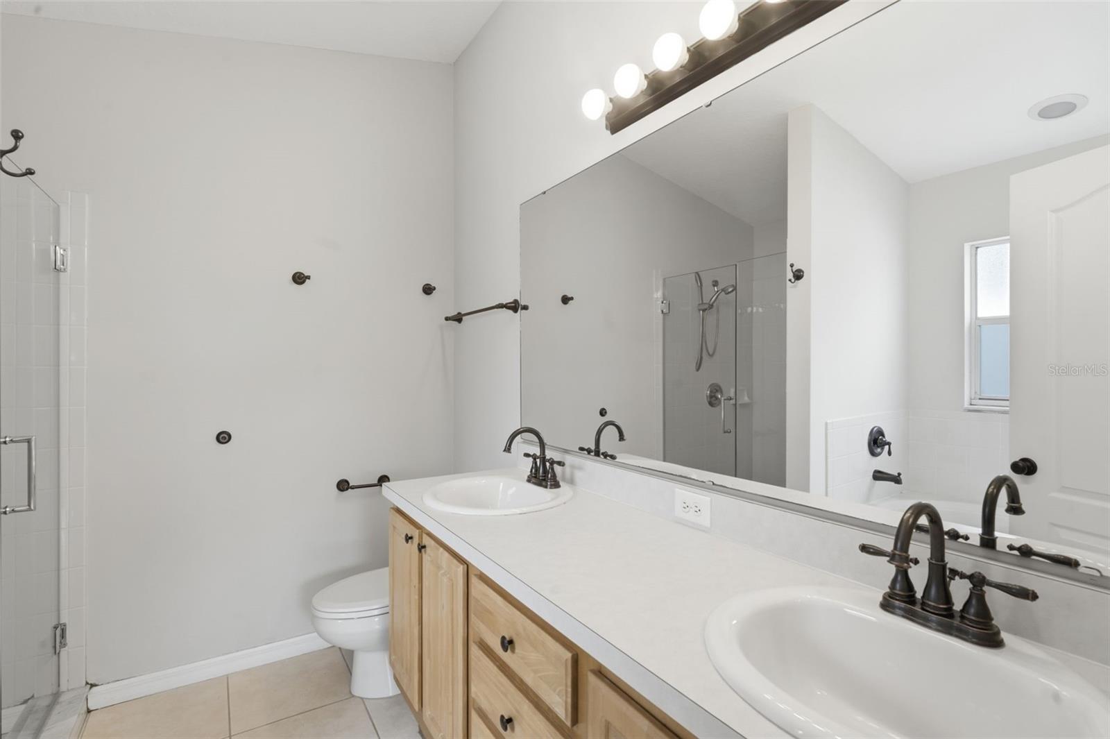 TUSCANY POINTE PH 01 - Residential