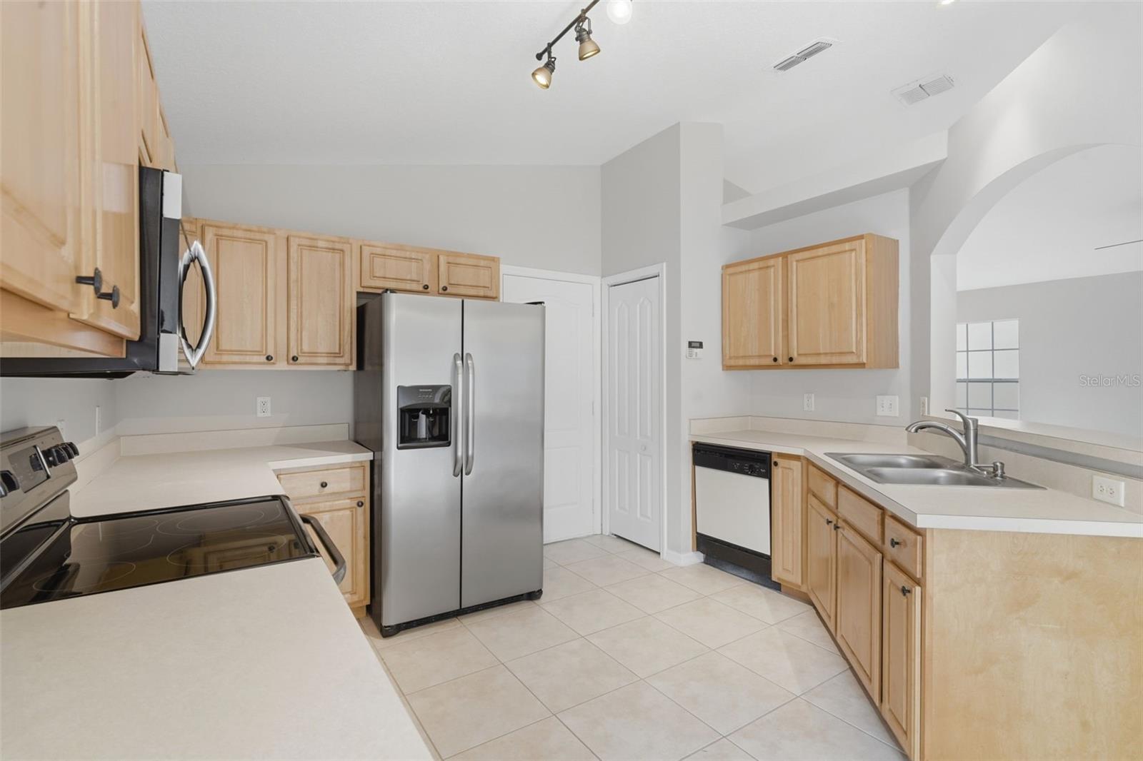 TUSCANY POINTE PH 01 - Residential