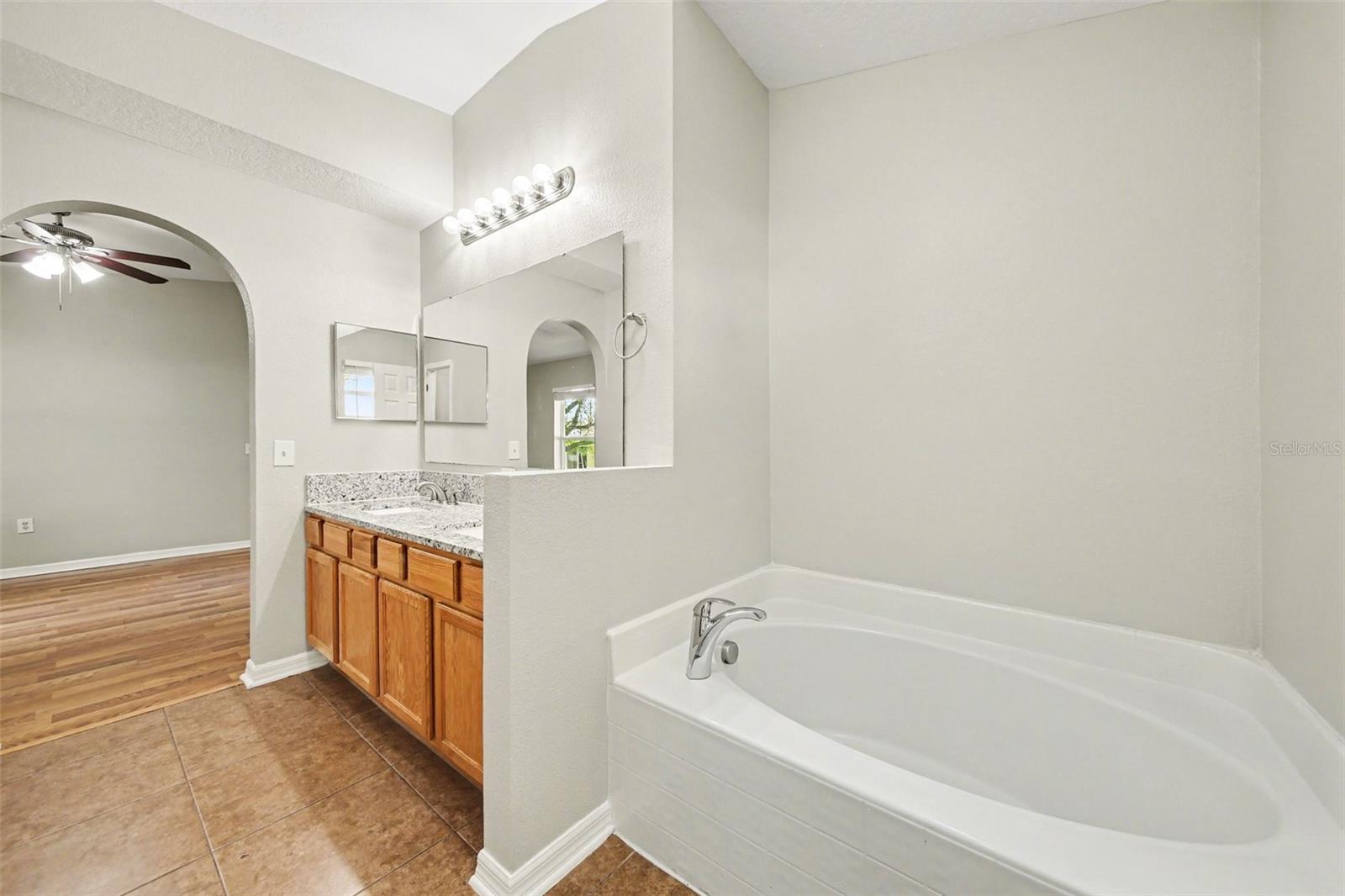 ORVERLOOK/LK GRIFFIN - Residential