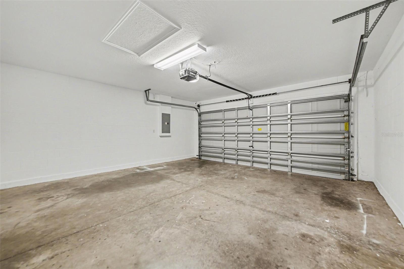 ORVERLOOK/LK GRIFFIN - Residential