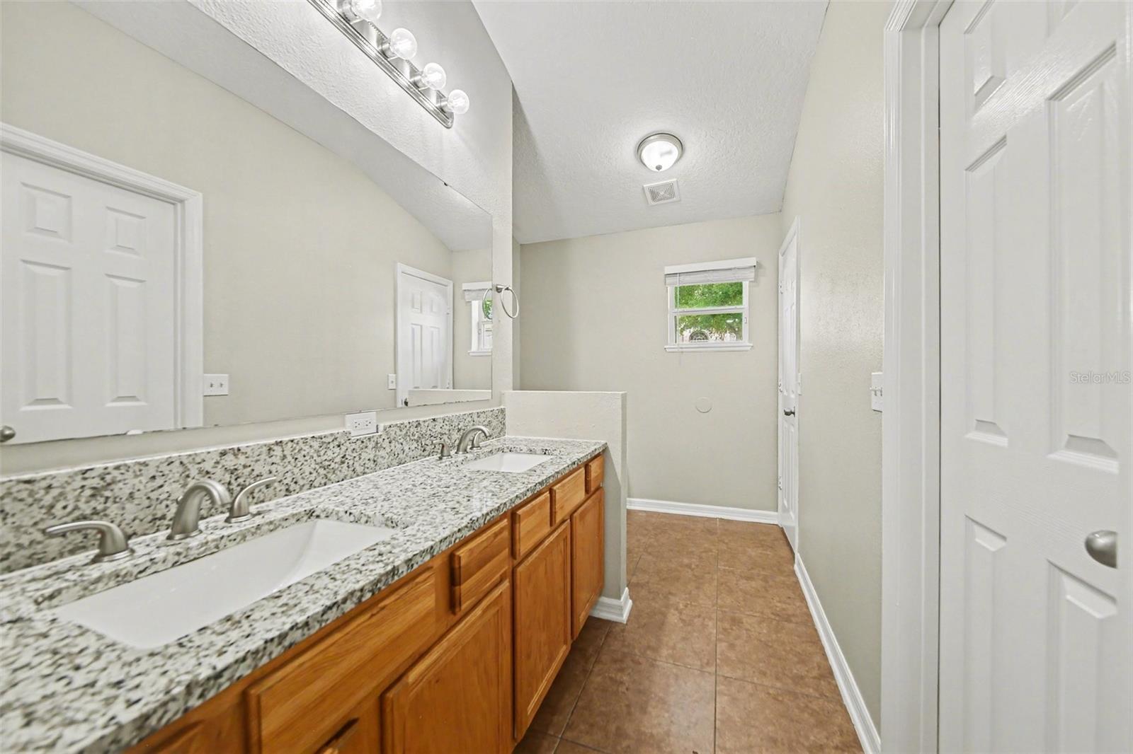 ORVERLOOK/LK GRIFFIN - Residential