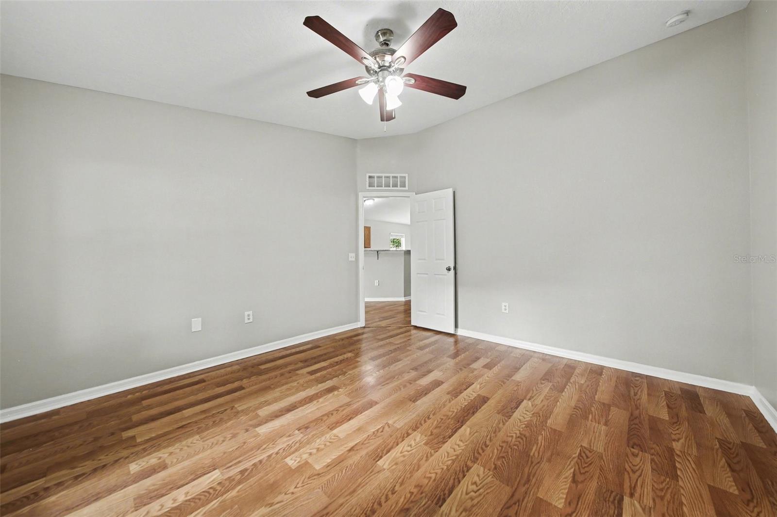 ORVERLOOK/LK GRIFFIN - Residential