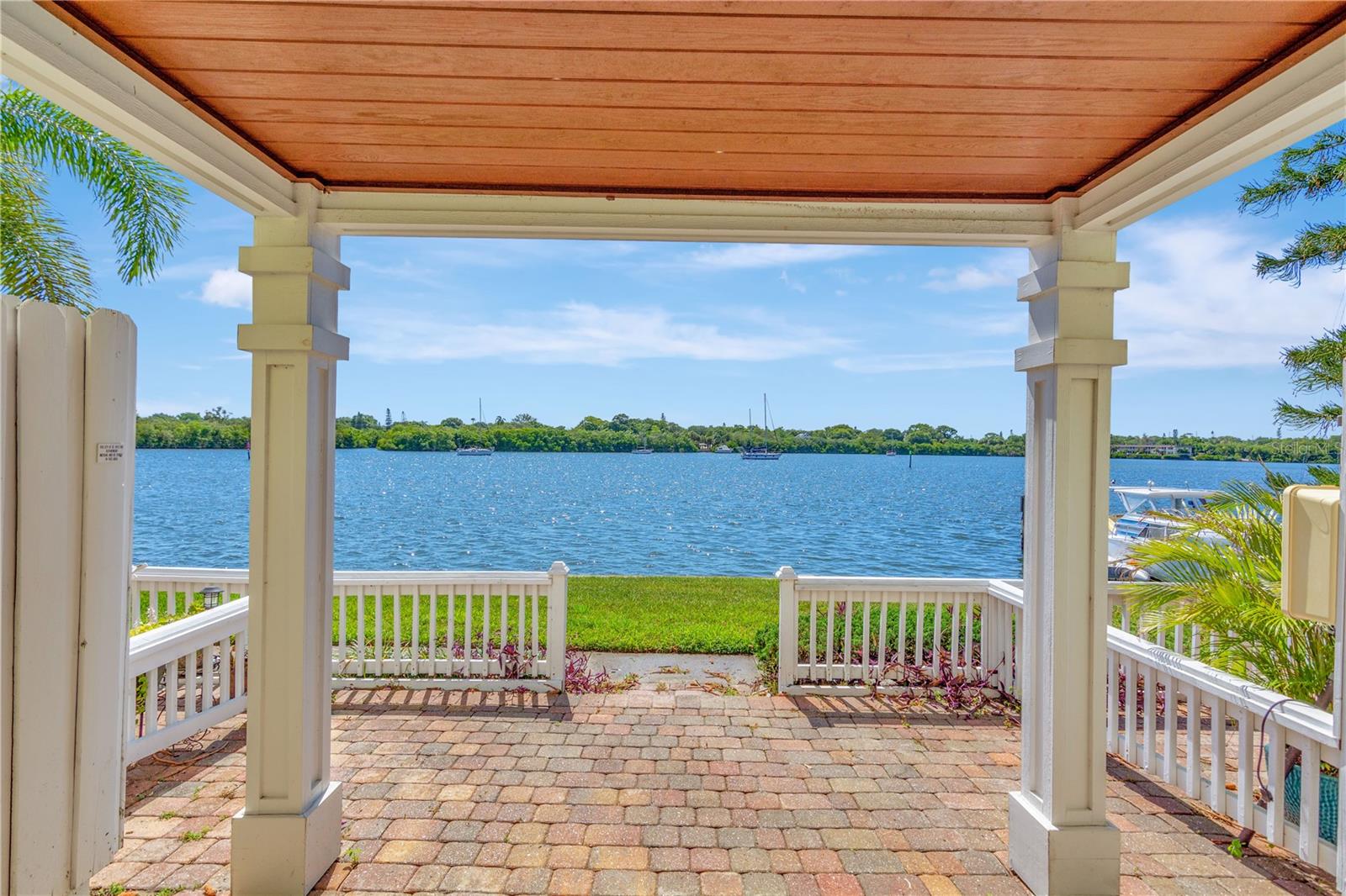 3743 POMPANO DRIVE SE