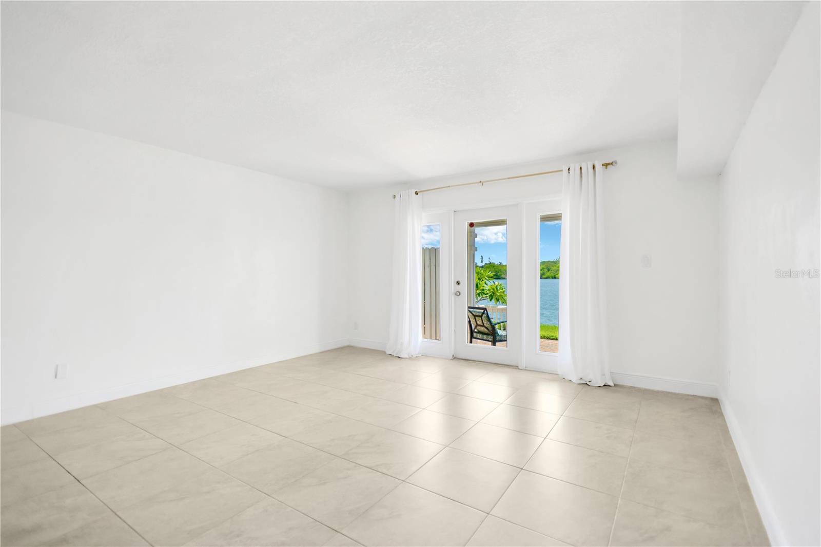 3743 POMPANO DRIVE SE
