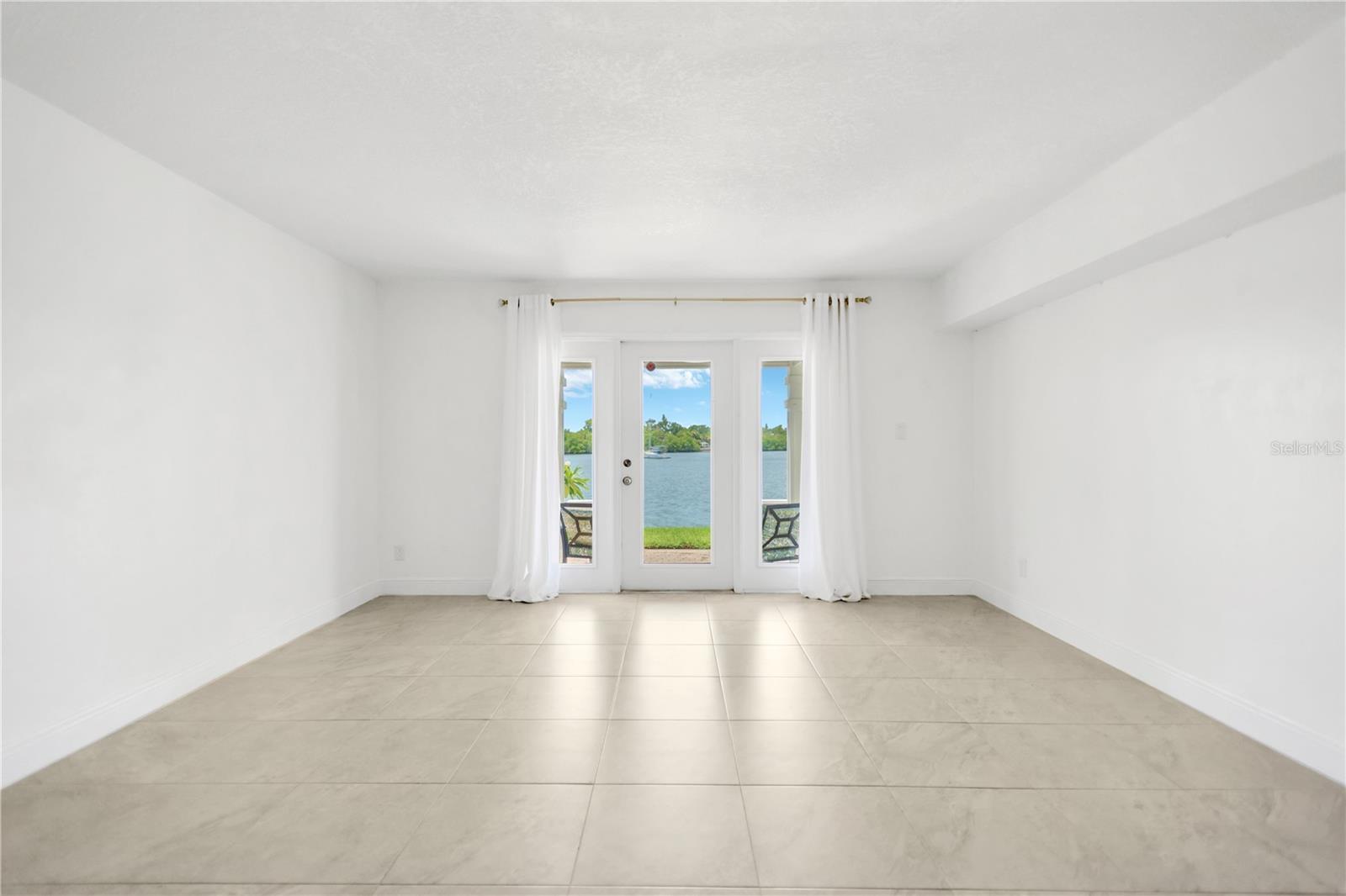 3743 POMPANO DRIVE SE