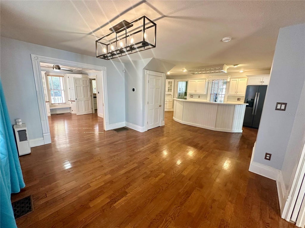 Photo of 303 E Livingston Street, Orlando, FL 32801 (MLS # O6452074)