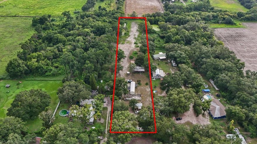 Motivated Seller!
THE SALE INCLUDES THREE MOBILE HOMES AND THE RV. The seller is open to negotiation.
Spectacular 2.86-acre property. The rentals on the property generate a monthly income of $5,000, and there is plenty of land to bring your toys such as boats, RVs, etc. It also has a carport where you can have your own workshop. Two water wells have been recently installed. The property features guava trees, papaya, sugar cane, and more. It is centrally located just minutes from I-4, schools, Latin stores, shopping centers, and more.

Don’t miss this investment opportunity—schedule your appointment today so you can become the owner.