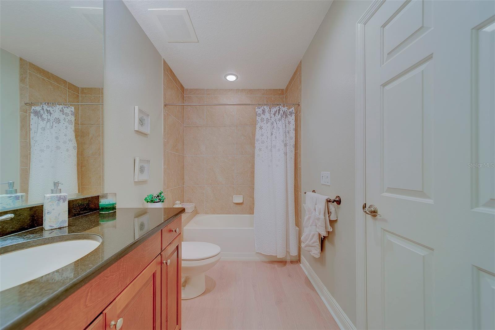 LAS BRISAS CONDO - Residential Lease