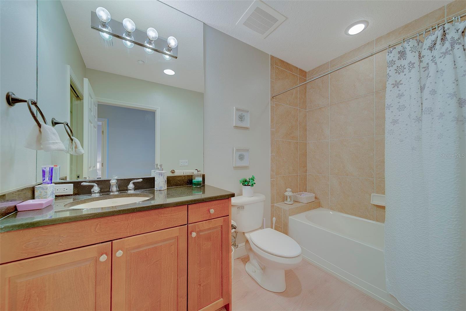 LAS BRISAS CONDO - Residential Lease